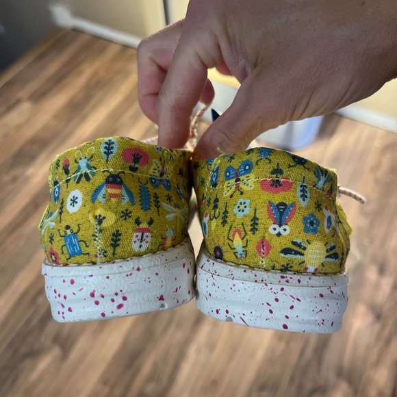 Girl’s Hey Dude Wendy Shoes - Picture 3 of 4